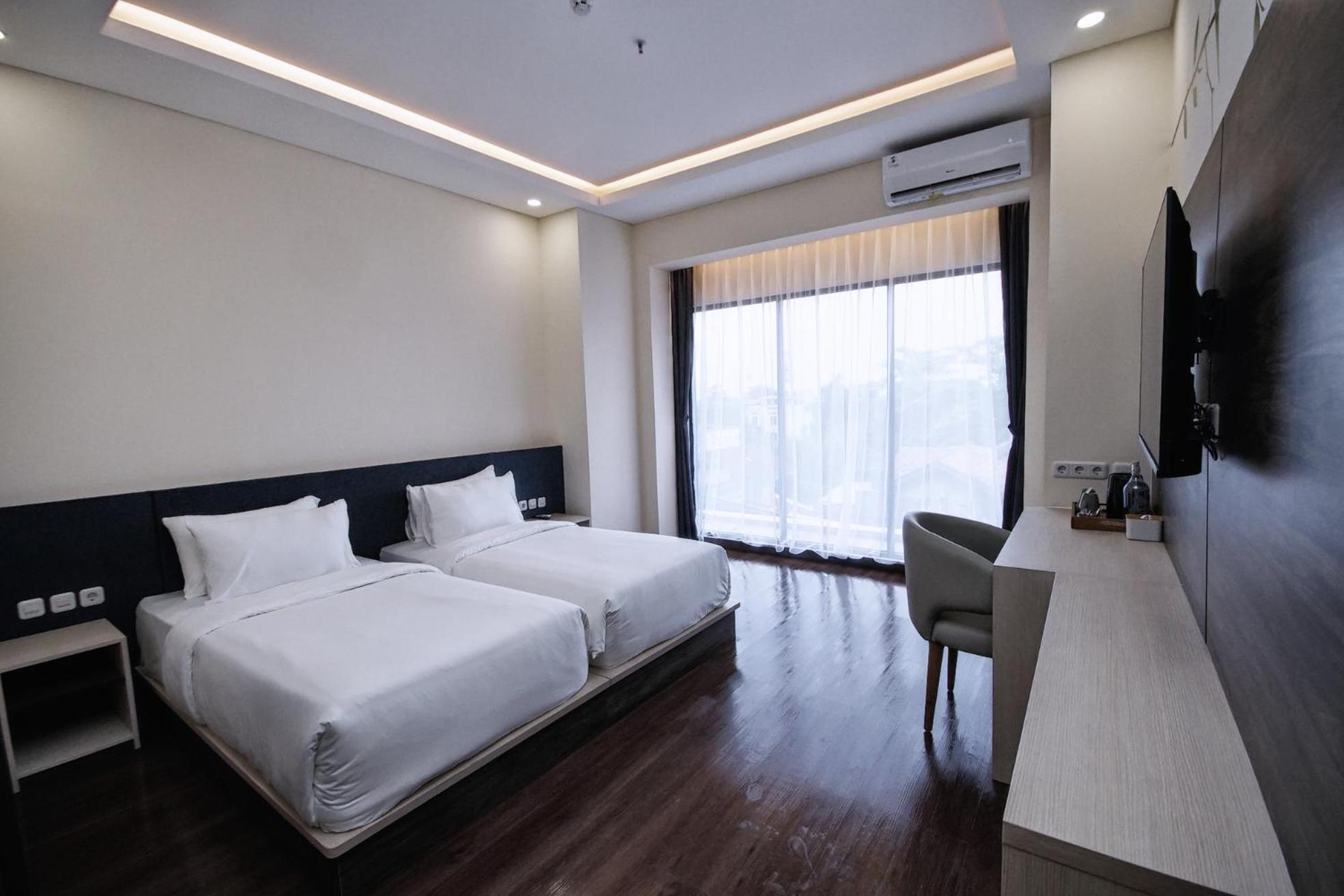 โฮเต็ล เปอร์มาตา ฮิเจา ซูกาบูมิ Hotel ซูกาบูมี ภายนอก รูปภาพ